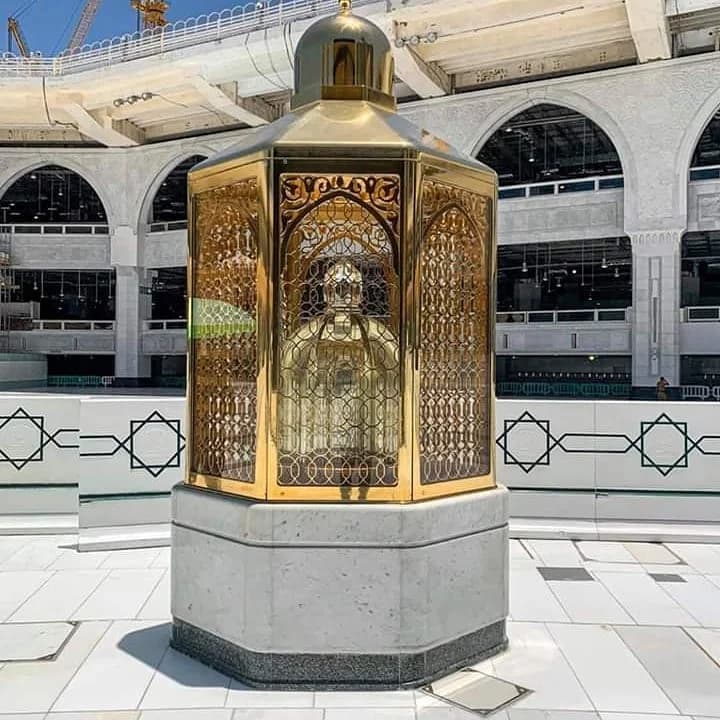 Maqam Ibrahim beside the Kaaba in Masjid al-Haram, Makkah